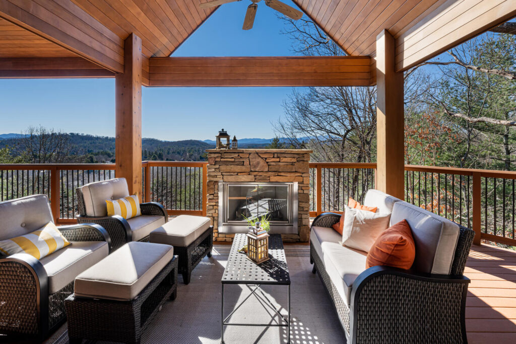 5 AMAZING BENEFITS OF STAGING YOUR HOME DURING WINTER