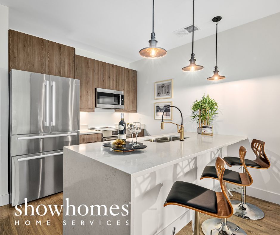 HOW HOME STAGING AND HOME UPDATING ENHANCE ONLINE APPEAL